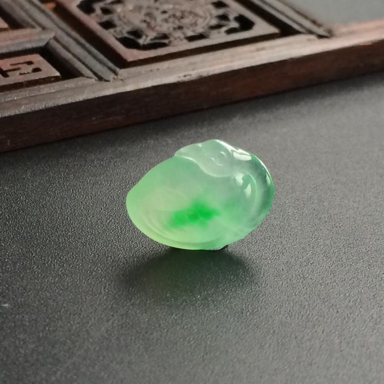 (超值推荐)冰种飘翠天鹅戒面