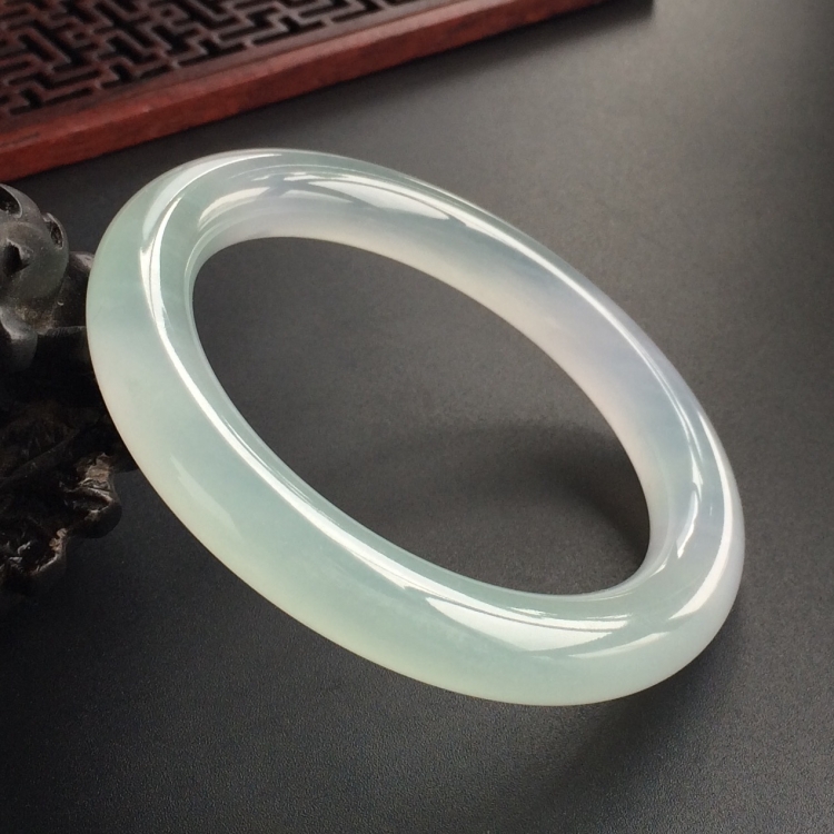 (超值推荐)冰种晴水圆条手镯(55.6mm)