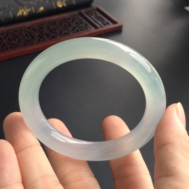 (超值推荐)冰种晴水圆条手镯(55.6mm)