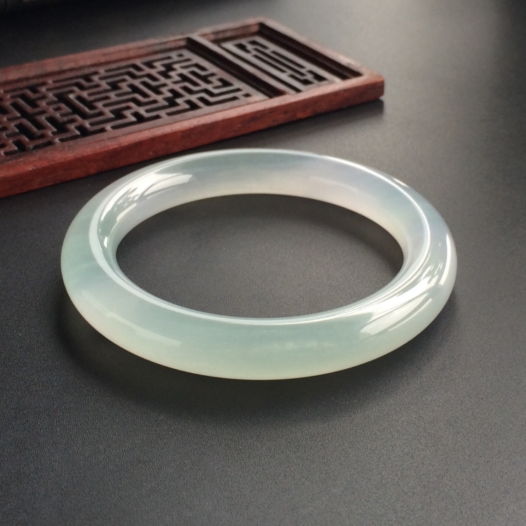 (超值推荐)冰种晴水圆条手镯(55.6mm)