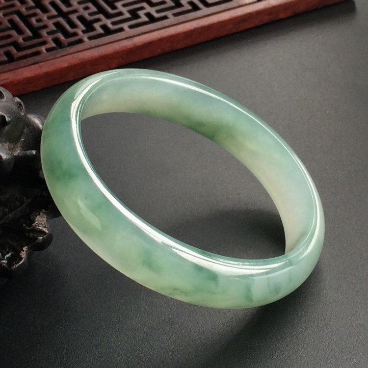 (超值推荐)冰种飘花贵妃镯(56.1mm-48.4mm)