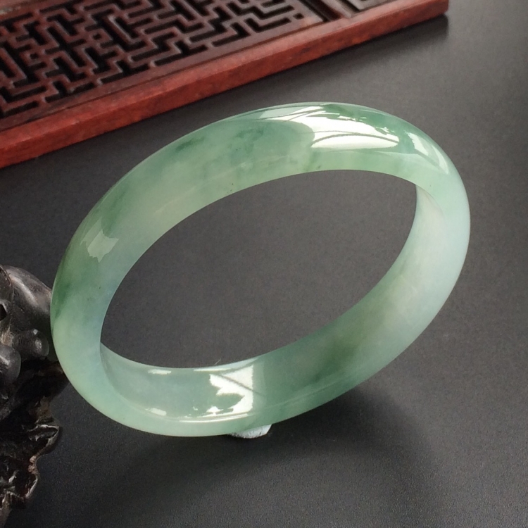 (超值推荐)冰种飘花贵妃镯(56.1mm-48.4mm)
