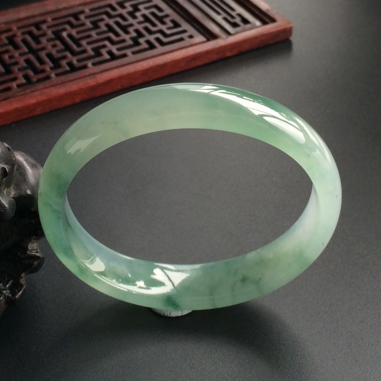 (超值推荐)冰种飘花贵妃镯(56.1mm-48.4mm)