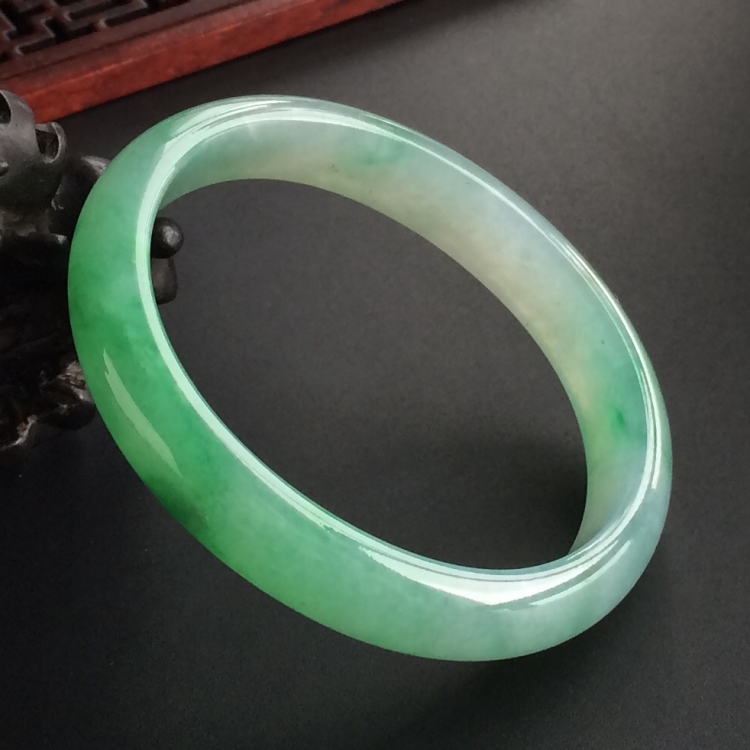 (超值推荐)糯冰种飘翠贵妃镯(56.6mm-48.6mm)