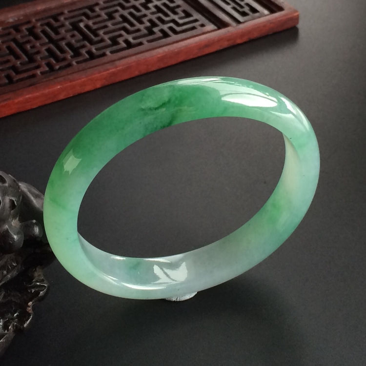(超值推荐)糯冰种飘翠贵妃镯(56.6mm-48.6mm)