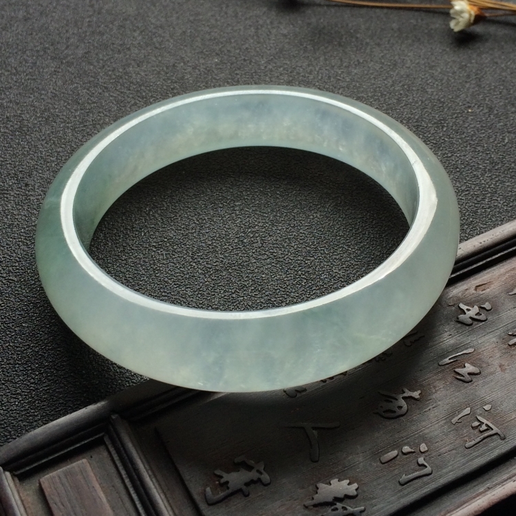 （超值推荐）冰种飘花手镯（55.7mm）