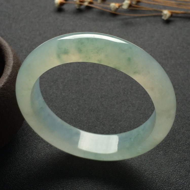 （超值推荐）糯冰种飘花手镯（56.3mm）