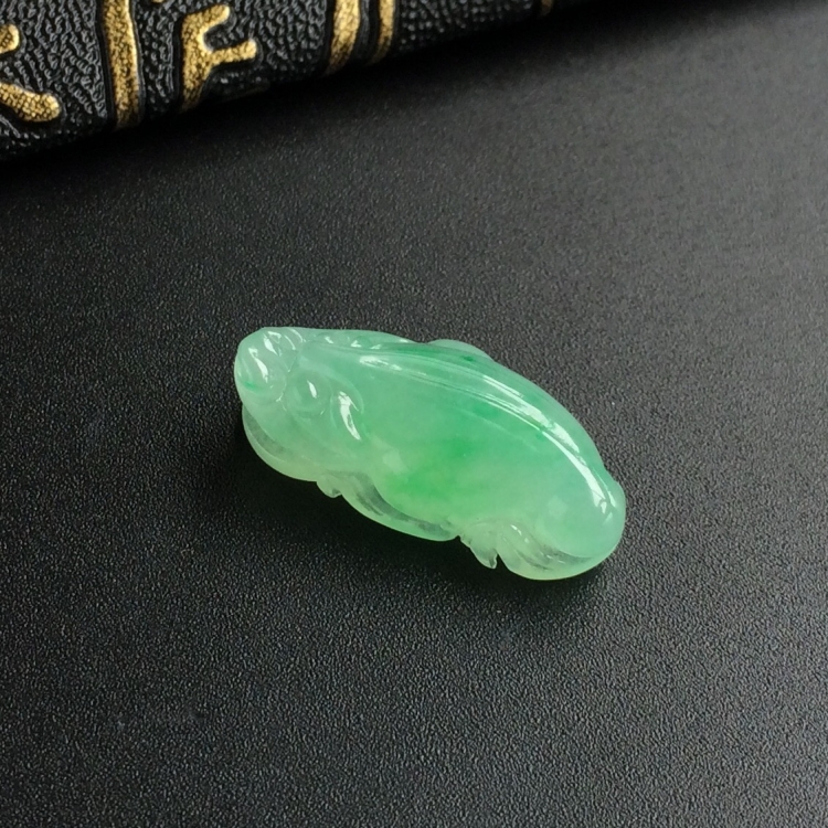 (超值推荐)糯冰种飘翠金蟾戒面/胸坠面