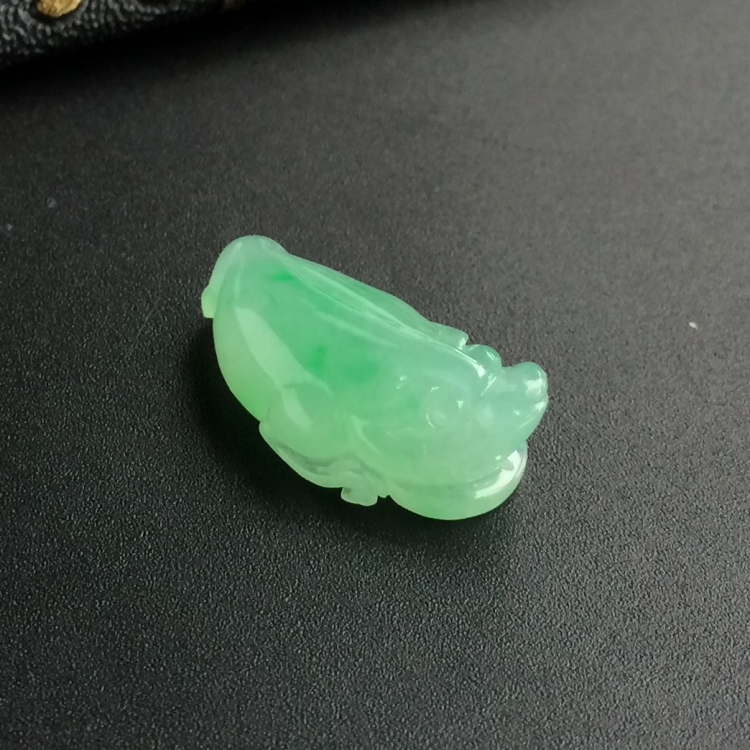 (超值推荐)糯冰种飘翠金蟾戒面/胸坠面
