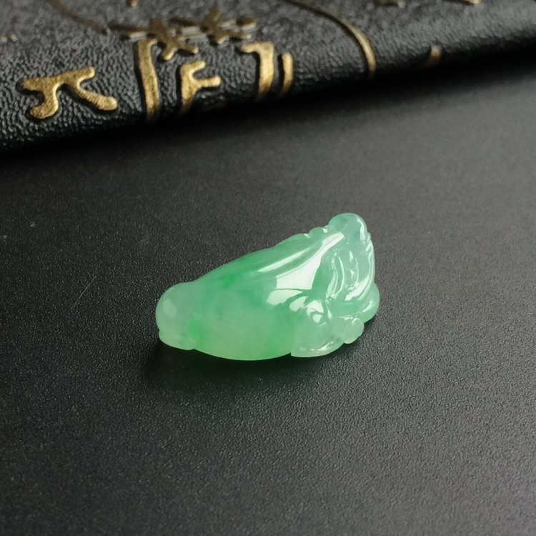 (超值推荐)糯冰种飘翠金蟾戒面/胸坠面