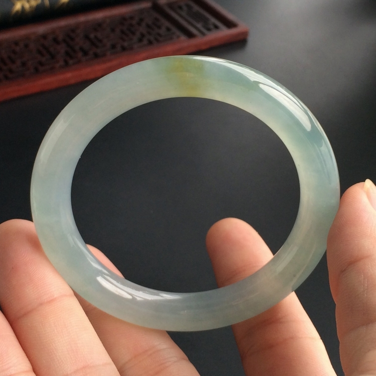 (超值推荐)冰种晴水略带黄翡圆条手镯(52.8mm)