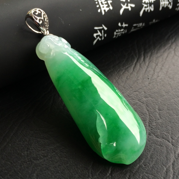 （超值推荐）糯冰种翠色福瓜挂件