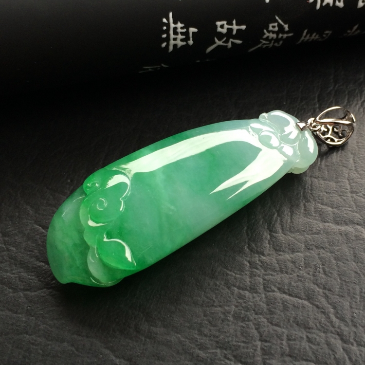 （超值推荐）糯冰种翠色福瓜挂件