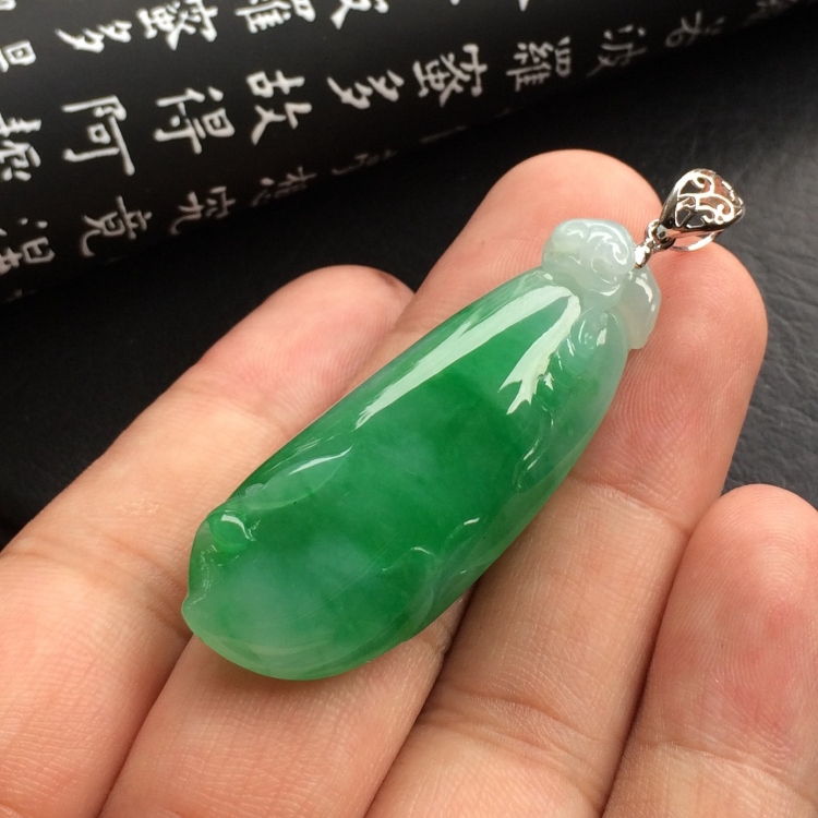 （超值推荐）糯冰种翠色福瓜挂件