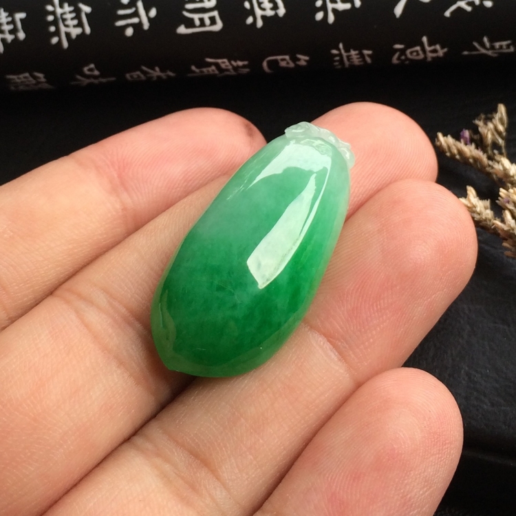 （超值推荐）糯冰种翠色福瓜挂件