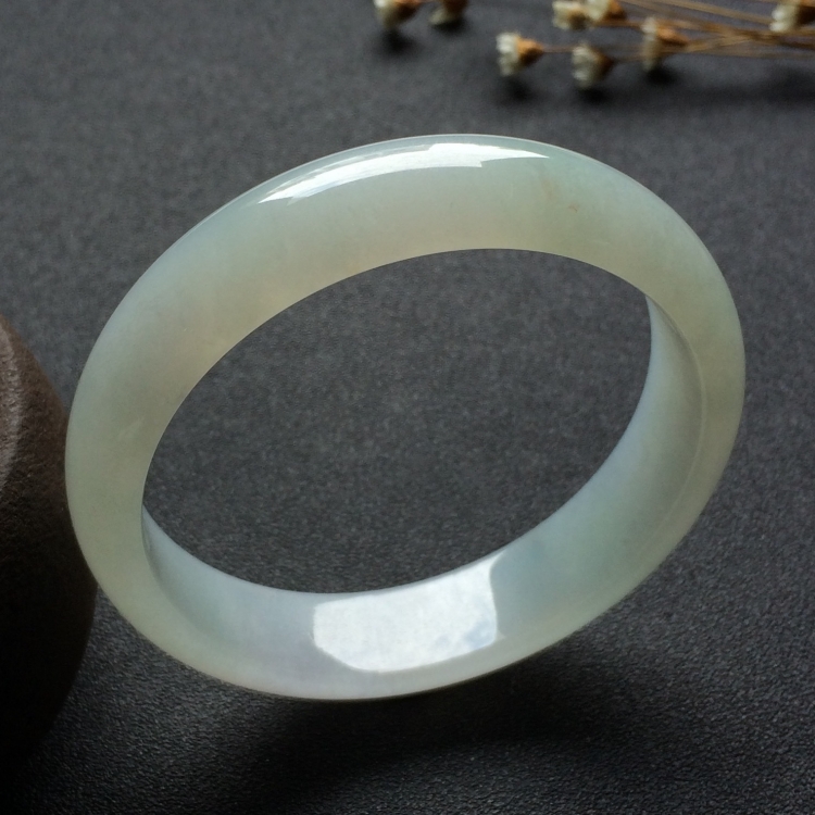 （超值推荐）糯冰种淡晴水手镯（57mm）