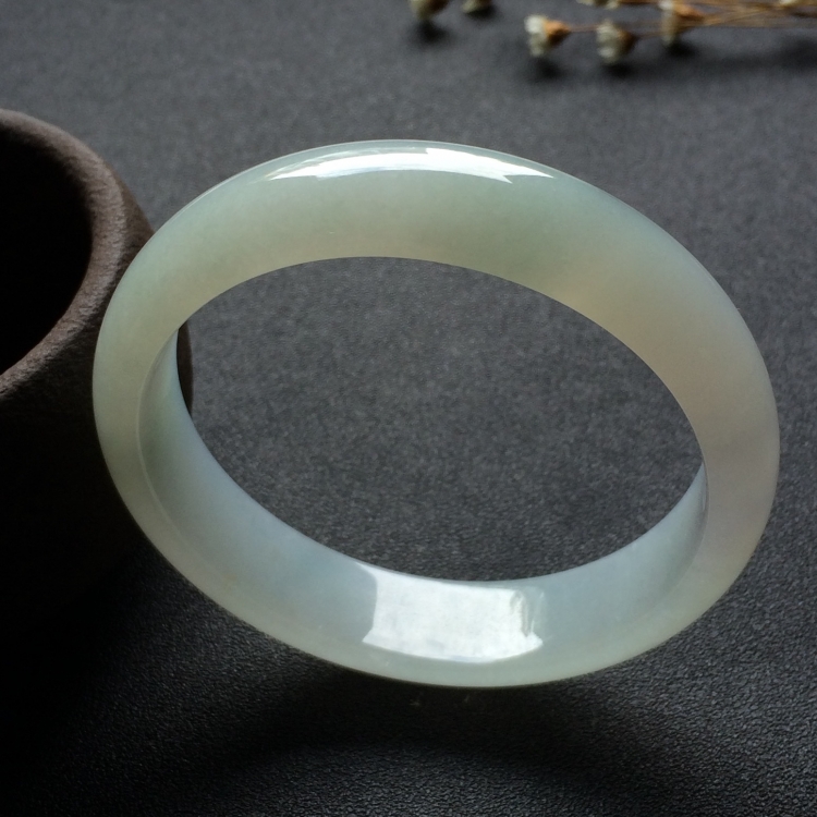 （超值推荐）糯冰种淡晴水手镯（57mm）
