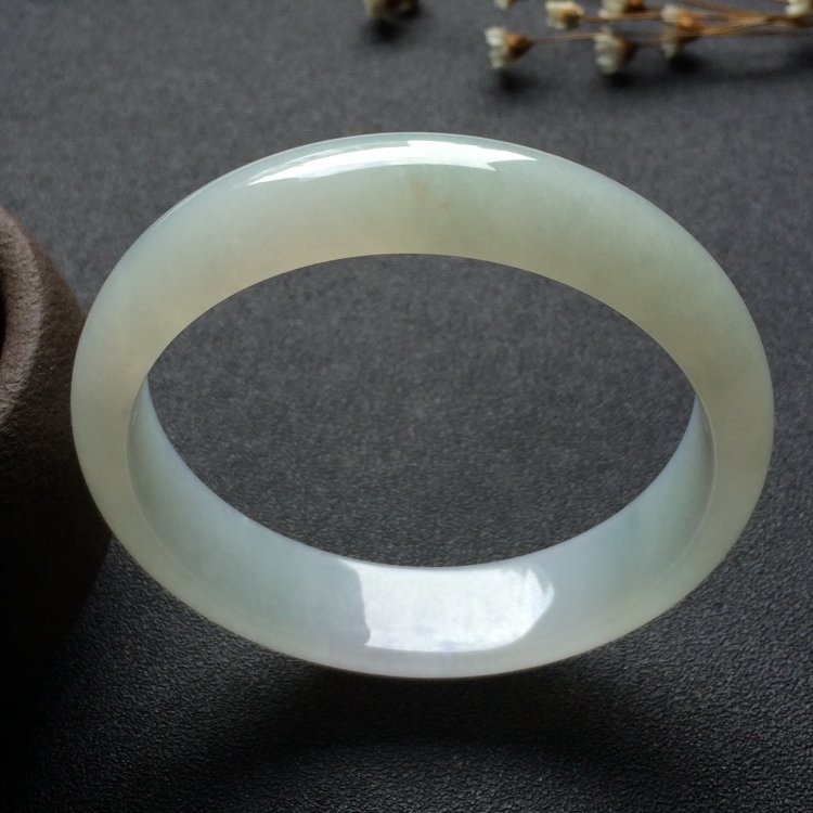 （超值推荐）糯冰种淡晴水手镯（57mm）