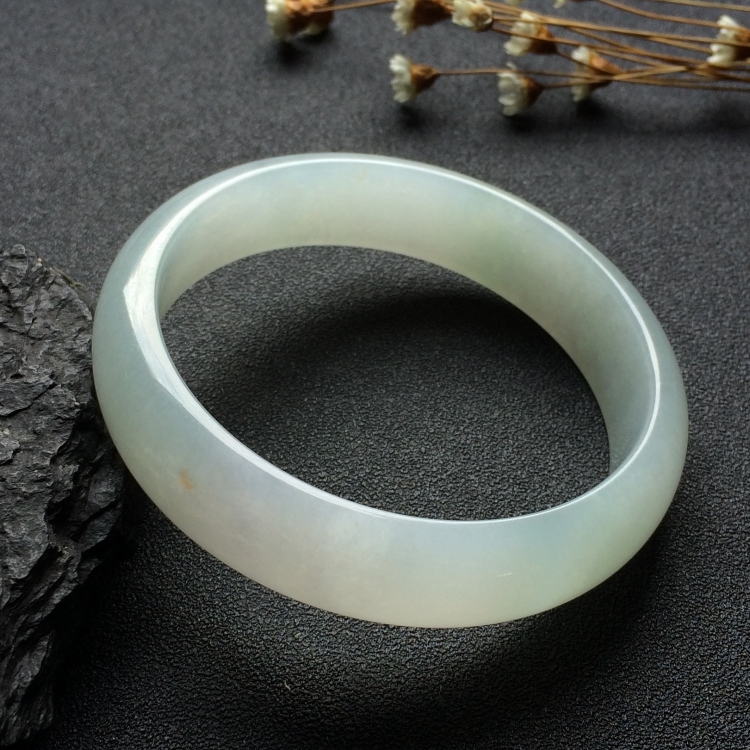 （超值推荐）糯冰种淡晴水手镯（57mm）