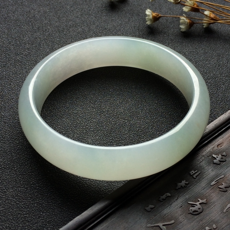 （超值推荐）糯冰种淡晴水手镯（57mm）