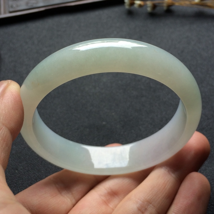 （超值推荐）糯冰种淡晴水手镯（57mm）