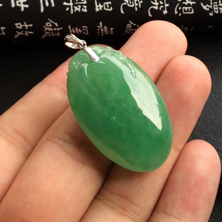 （超值推荐）糯冰种绿晴水福瓜挂件
