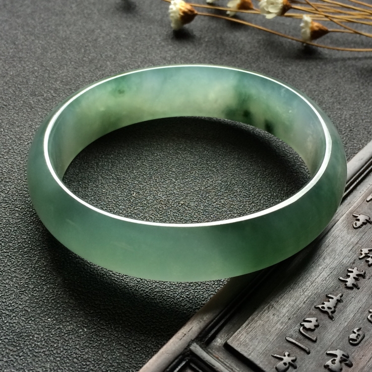 （超值推荐）冰种飘花贵妃镯（56mm-49.6mm）