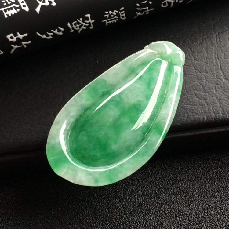 （超值推荐）糯冰种翠色福瓜挂件