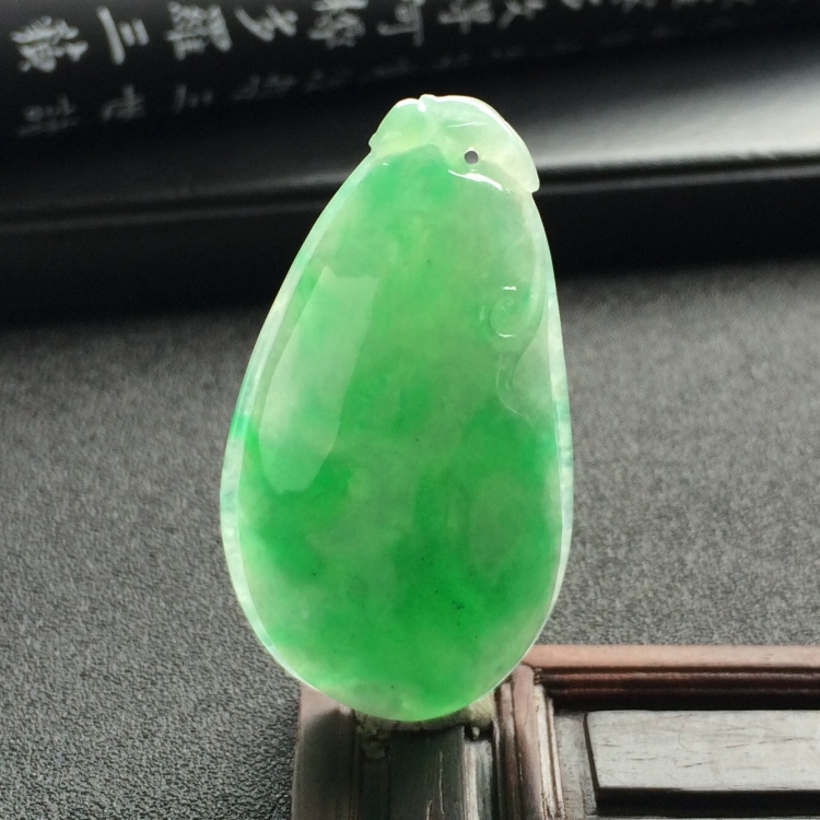 （超值推荐）糯冰种翠色福瓜挂件