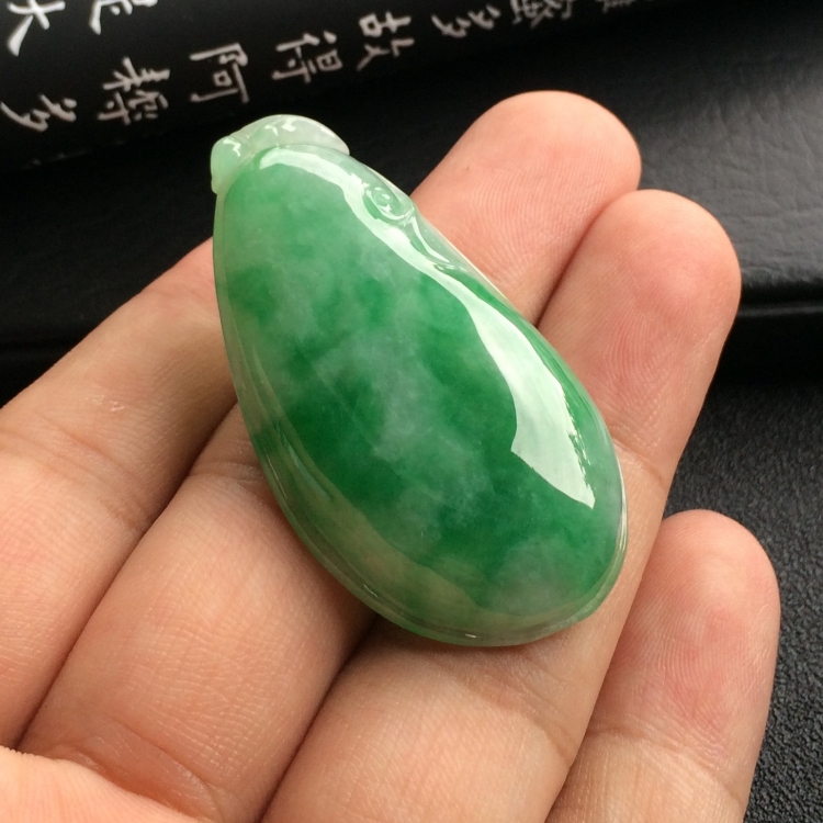 （超值推荐）糯冰种翠色福瓜挂件