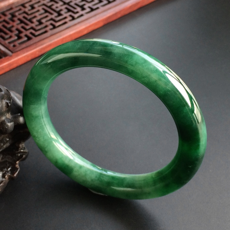 (超值推荐)糯冰种飘花圆条手镯(52mm)