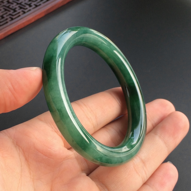 (超值推荐)糯冰种飘花圆条手镯(52mm)