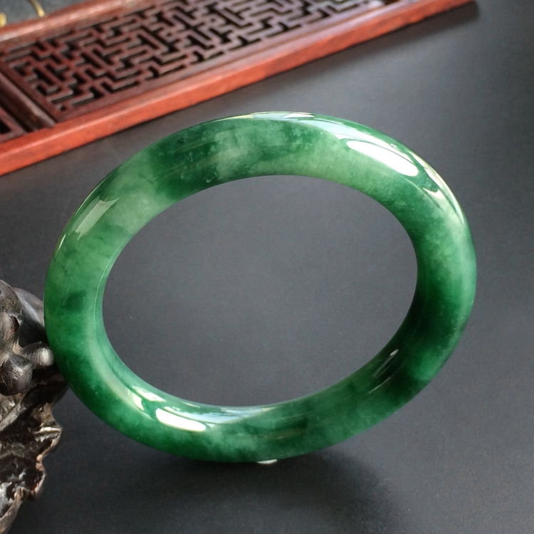 (超值推荐)糯冰种飘花圆条手镯(52mm)