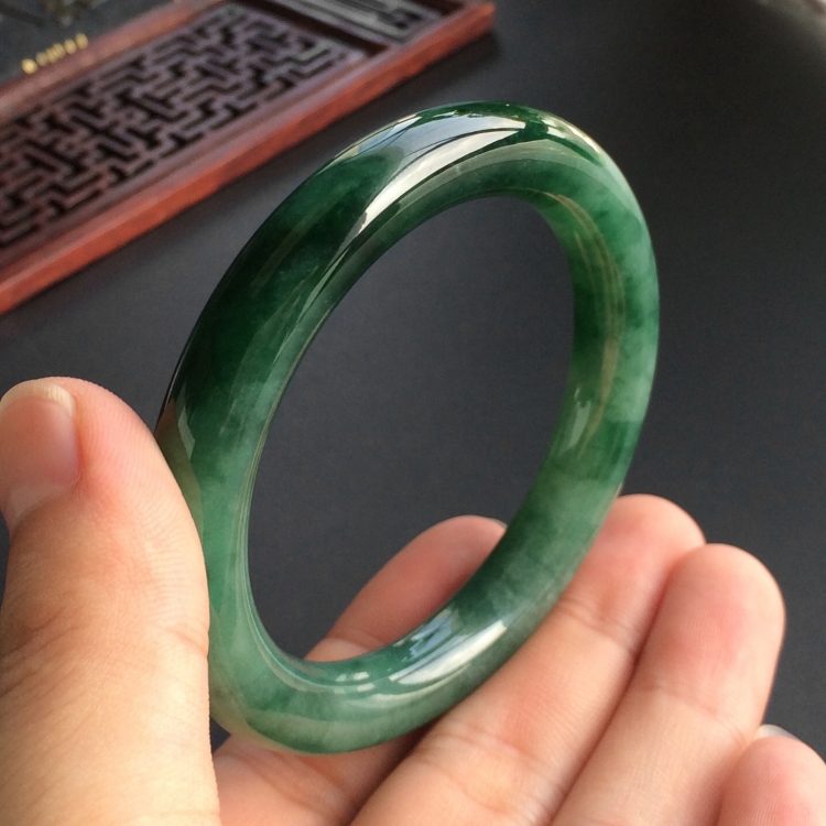 (超值推荐)糯冰种飘花圆条手镯(52mm)