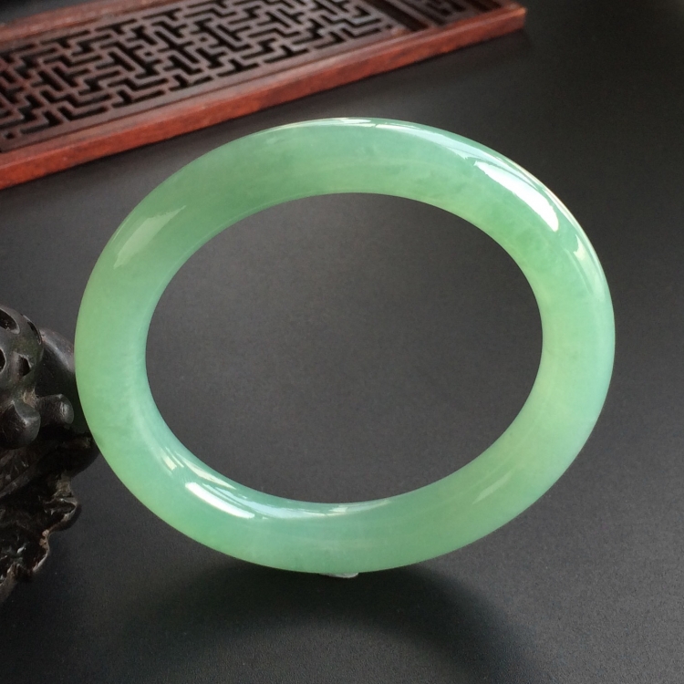 (超值推荐)糯冰种绿晴水圆条手镯(55mm)