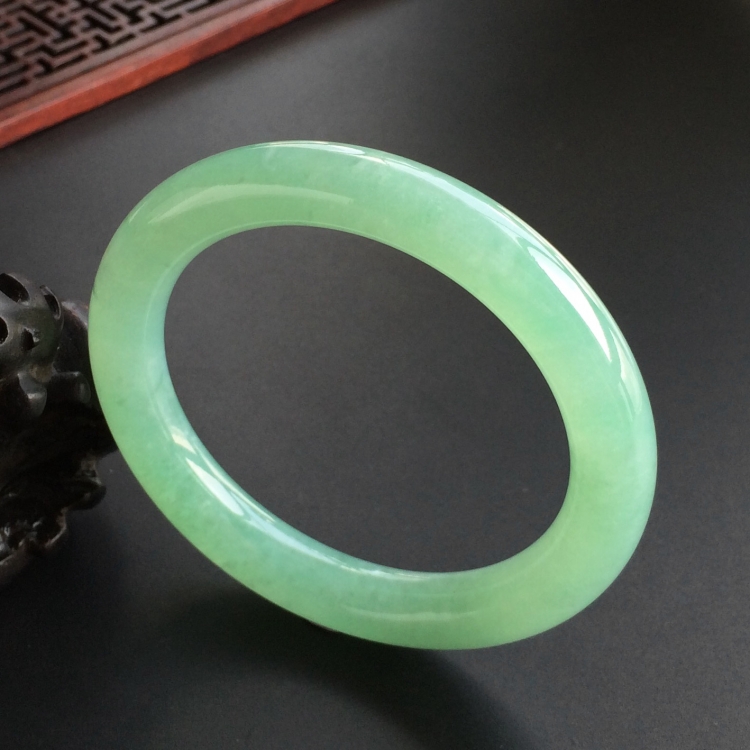 (超值推荐)糯冰种绿晴水圆条手镯(55mm)