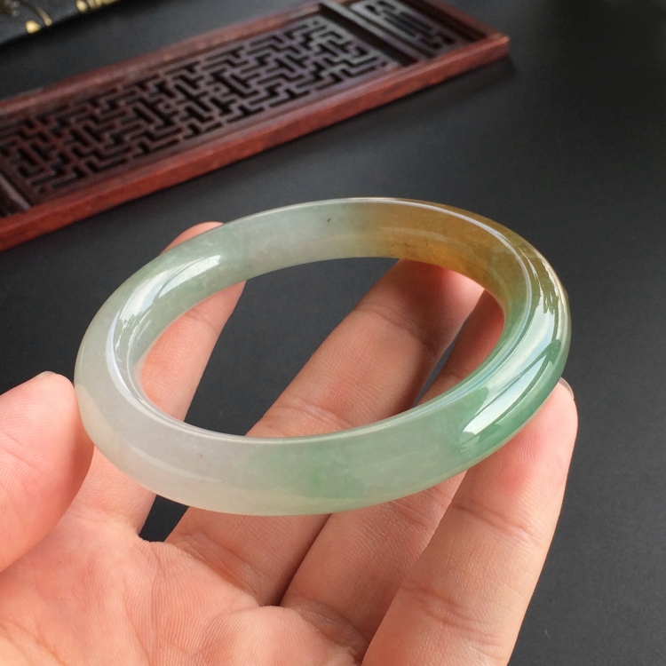 (超值推荐)糯冰种褐黄翡略飘翠圆条手镯(54.2mm)