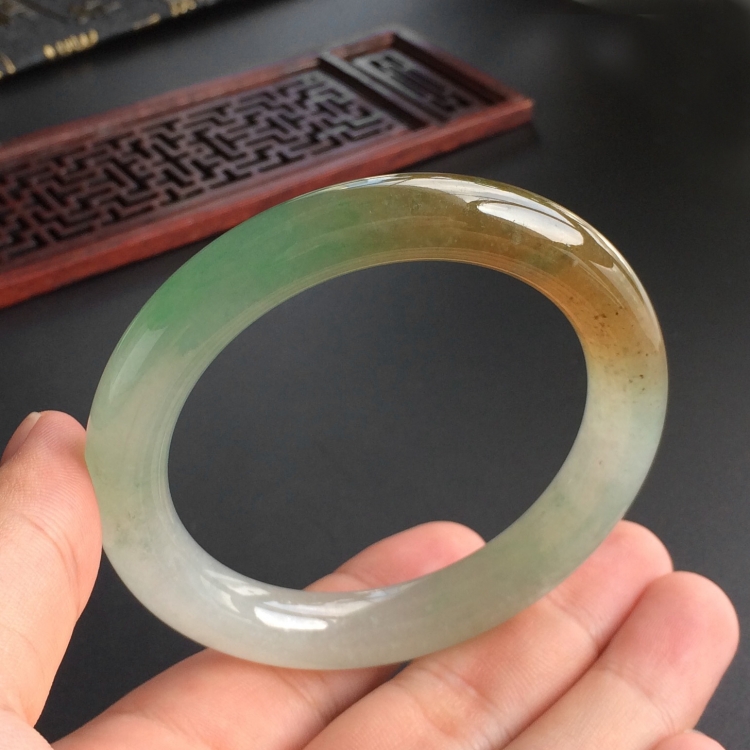 (超值推荐)糯冰种褐黄翡略飘翠圆条手镯(54.2mm)