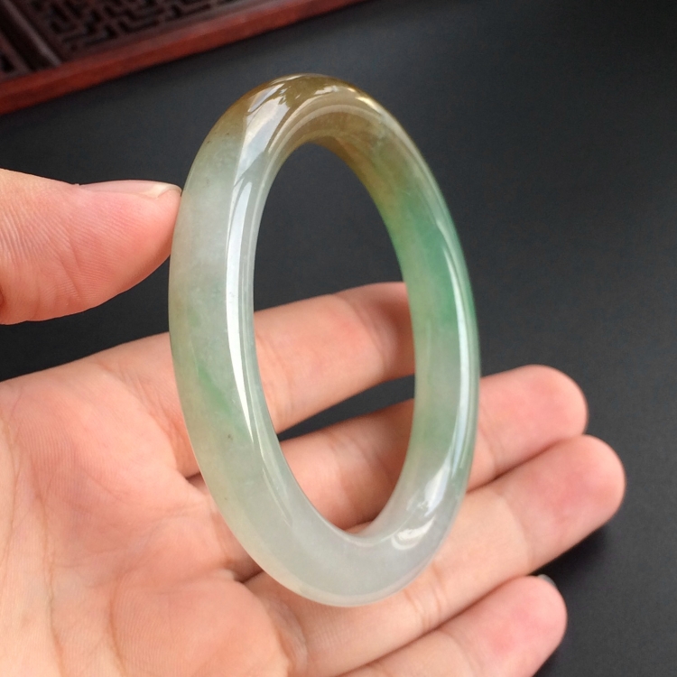 (超值推荐)糯冰种褐黄翡略飘翠圆条手镯(54.2mm)