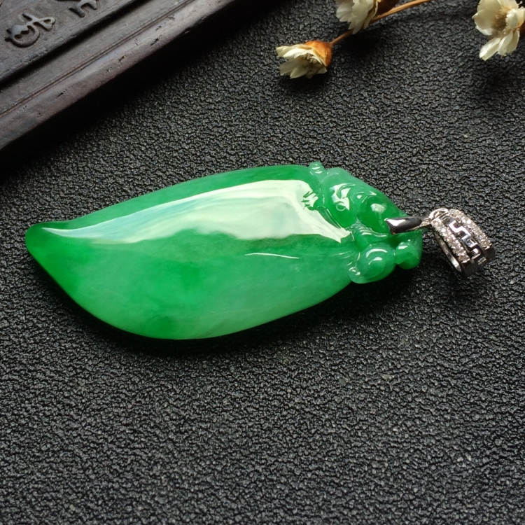 （超值推荐）糯冰种阳绿福瓜挂件