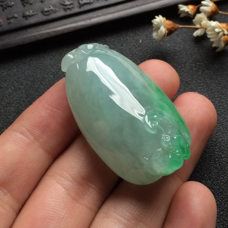 （超值推荐）糯冰种飘翠福瓜挂件