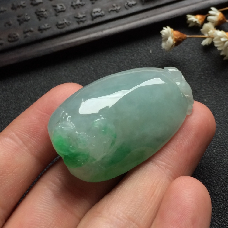 （超值推荐）糯冰种飘翠福瓜挂件