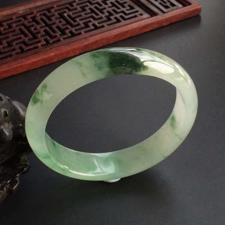 (超值推荐)冰种飘花贵妃镯(55.5mm-47.8mm)