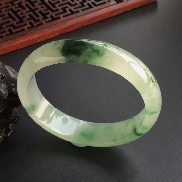 (超值推荐)冰种飘花贵妃镯(55.5mm-47.8mm)