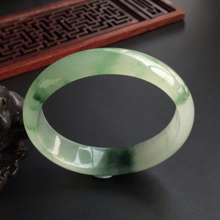 (超值推荐)冰种飘花贵妃镯(55.5mm-47.8mm)