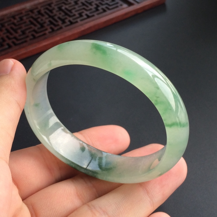 (超值推荐)冰种飘花贵妃镯(55.5mm-47.8mm)