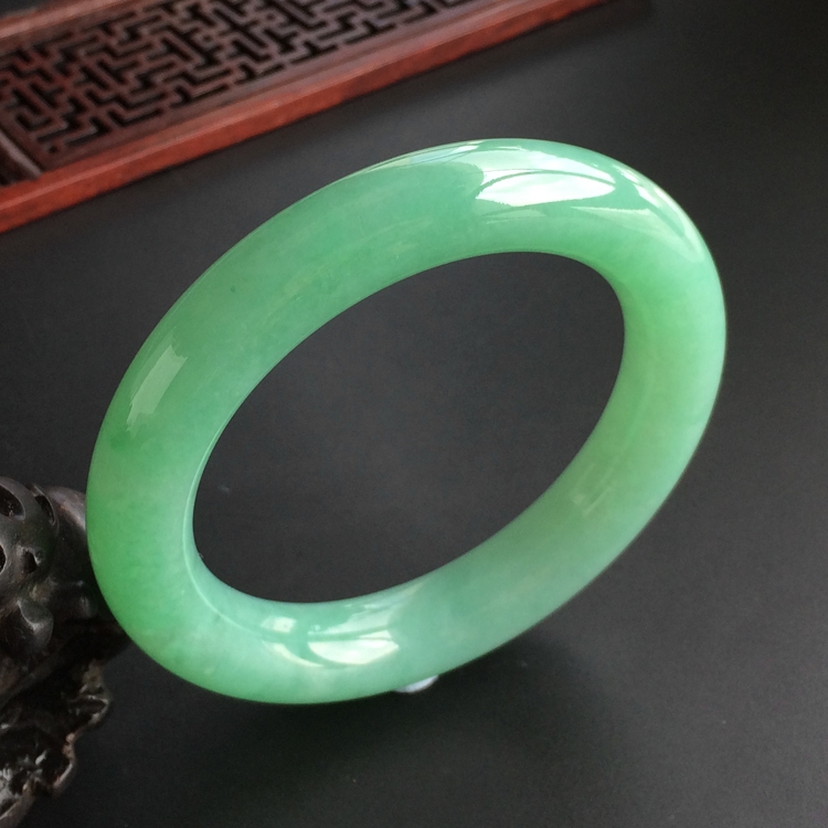 (超值推荐)糯冰种绿晴水圆条手镯(57.3mm)