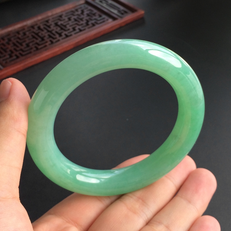 (超值推荐)糯冰种绿晴水圆条手镯(57.3mm)