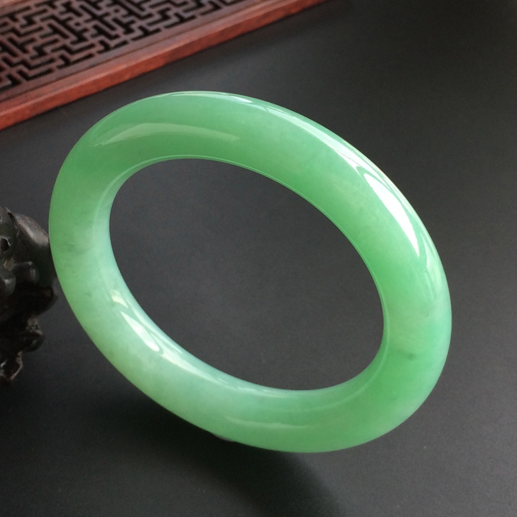(超值推荐)糯冰种绿晴水圆条手镯(57.3mm)
