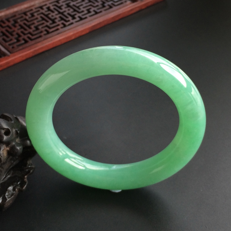 (超值推荐)糯冰种绿晴水圆条手镯(57.3mm)